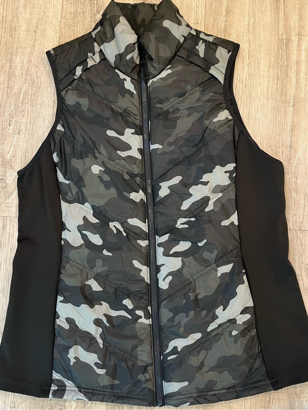 Avia Women’s Camo Vest - Black/Gray XL NWOT